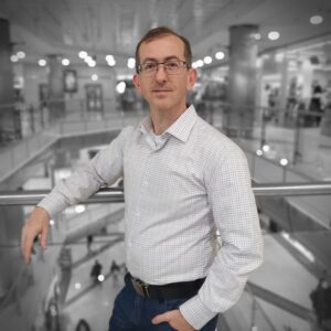 Szenvedélyem az angoltanítás. Több mint egy évtizede segítek azoknak, akik kudarcos nyelvtanulási tapasztalatokat hagytak maguk mögött. Hiszem, hogy mindenki képes megtanulni angolul, ha a tanulás folyamata igazodik az egyéni szükségleteihez. A célom, hogy a tanulóim élvezzék a tanulást, és sikerélményeik által magabiztos nyelvhasználókká váljanak.